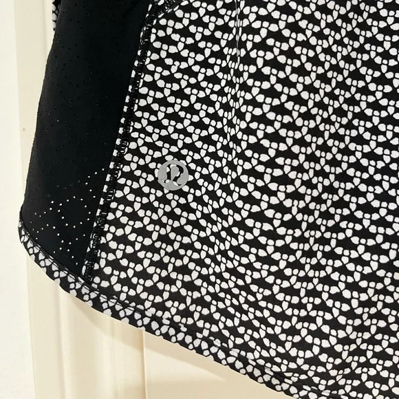 Lululemon Athletica Real Quick Shorts Black & White Size 2 EUC